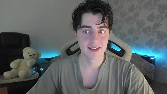 Snapshot of Knuckles17 chatting on 06.24.26 Knuckles17 online show from 06.24.26