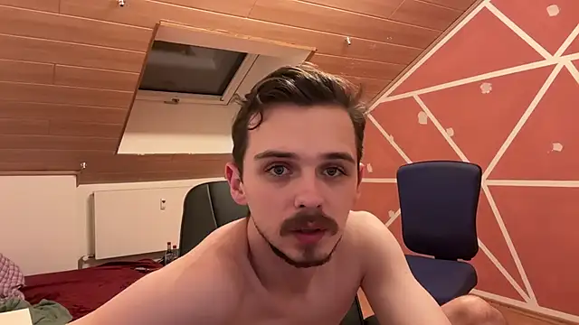 Snapshot of naked_psy chatting on 12.04.24 naked psy online show from 12.04.24