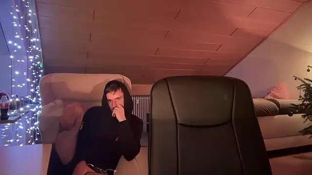 Snapshot of naked_psy chatting on 01.09.25 naked psy online show from 01.09.25