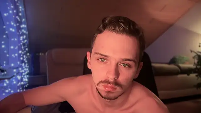 Snapshot of naked_psy chatting on 01.10.25 naked psy online show from 01.10.25