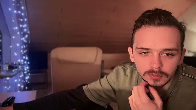 Snapshot of naked_psy chatting on 01.12.25 naked psy online show from 01.12.25