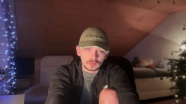 Snapshot of naked_psy chatting on 01.13.25 naked psy online show from 01.13.25