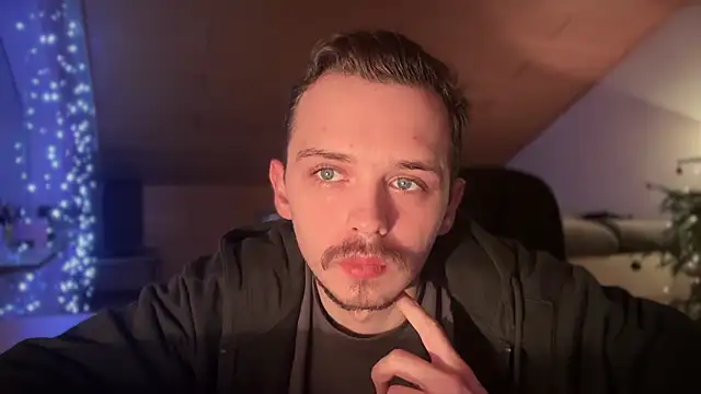 Snapshot of naked_psy chatting on 01.15.25 naked psy online show from 01.15.25