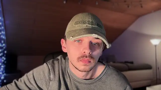 Snapshot of naked_psy chatting on 01.22.25 naked psy online show from 01.22.25