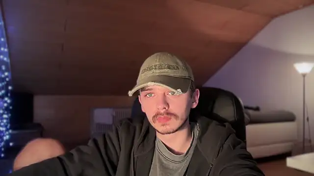 Snapshot of naked_psy chatting on 01.22.25 naked psy online show from 01.22.25