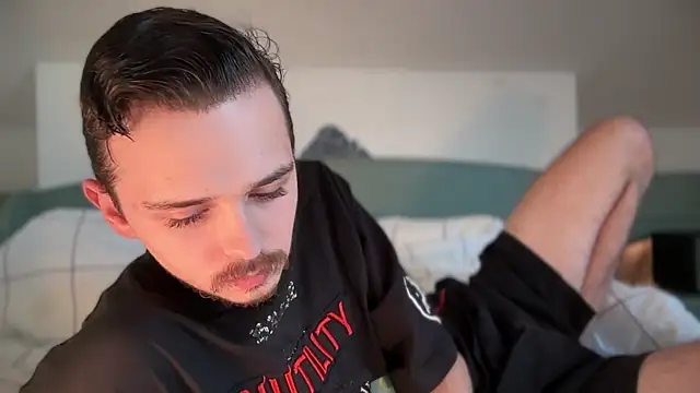 Snapshot of naked_psy chatting on 01.25.25 naked psy online show from 01.25.25