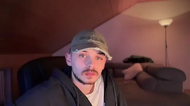 Snapshot of naked_psy chatting on 02.04.25 naked psy online show from 02.04.25