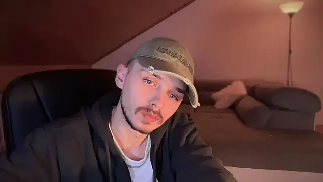 Snapshot of naked_psy chatting on 02.04.25 naked psy online show from 02.04.25