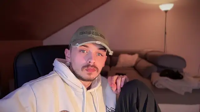 Snapshot of naked_psy chatting on 02.05.25 naked psy online show from 02.05.25