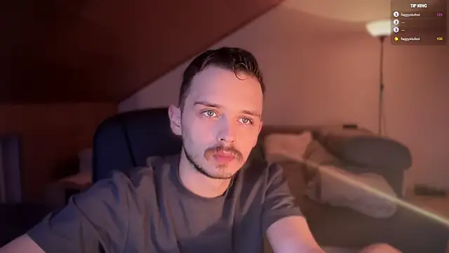 Snapshot of naked_psy chatting on 02.08.25 naked psy online show from 02.08.25