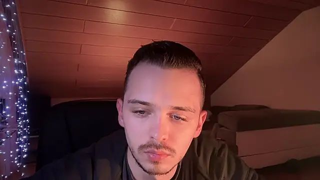 Snapshot of naked_psy chatting on 02.15.25 naked psy online show from 02.15.25