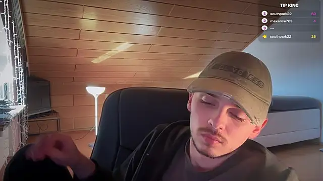 Snapshot of naked_psy chatting on 02.17.25 naked psy online show from 02.17.25