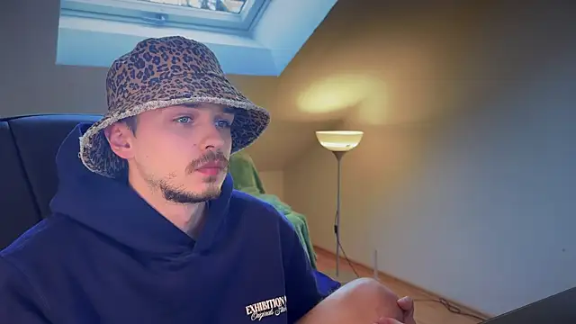 Snapshot of naked_psy chatting on 03.09.25 naked psy online show from 03.09.25