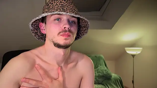 Snapshot of naked_psy chatting on 03.09.25 naked psy online show from 03.09.25