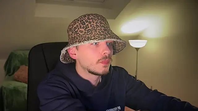 Snapshot of naked_psy chatting on 03.10.25 naked psy online show from 03.10.25