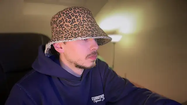 Snapshot of naked_psy chatting on 03.12.25 naked psy online show from 03.12.25