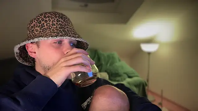 Snapshot of naked_psy chatting on 03.13.25 naked psy online show from 03.13.25