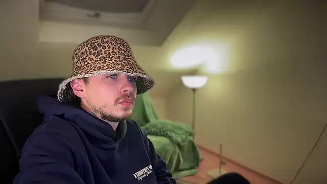 Snapshot of naked_psy chatting on 03.15.25 naked psy online show from 03.15.25