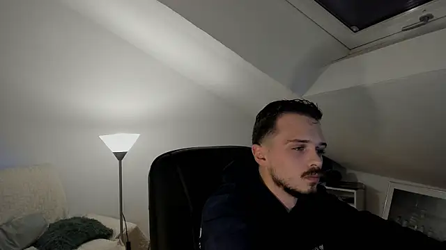 Snapshot of naked_psy chatting on 09.17.25 naked psy online show from 09.17.25