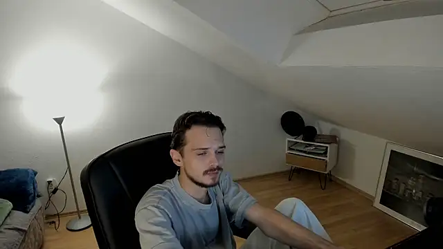 Snapshot of naked_psy chatting on 10.21.25 naked psy online show from 10.21.25