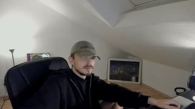 Snapshot of naked_psy chatting on 10.24.25 naked psy online show from 10.24.25