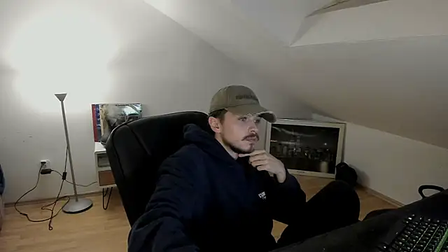 Snapshot of naked_psy chatting on 10.25.25 naked psy online show from 10.25.25