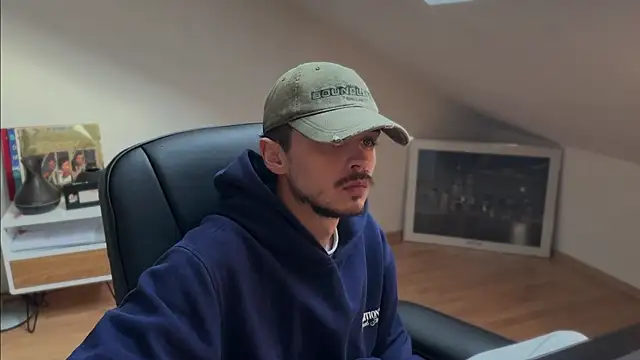 Snapshot of naked_psy chatting on 11.05.25 naked psy online show from 11.05.25