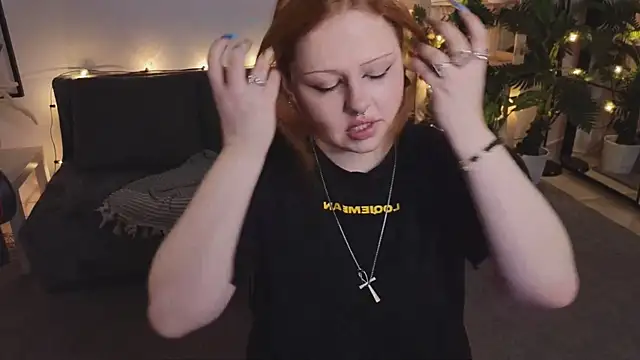 Snapshot of bitchofsun_ chatting on 06.20.26 bitchofsun online show from 06.20.26