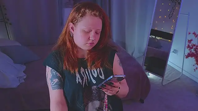 Snapshot of bitchofsun_ chatting on 06.30.26 bitchofsun online show from 06.30.26