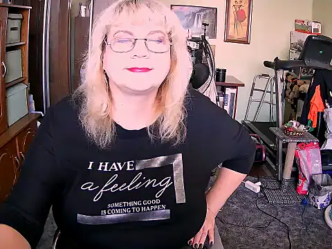 Snapshot of LOLA8888 chatting on 09.19.25 LOLA8888 online show from 09.19.25