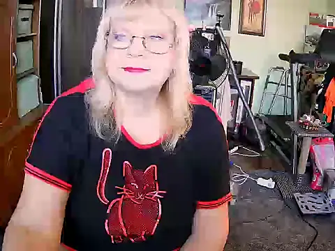 Snapshot of LOLA8888 chatting on 09.26.25 LOLA8888 online show from 09.26.25