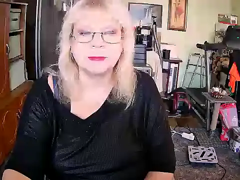 Snapshot of LOLA8888 chatting on 09.27.25 LOLA8888 online show from 09.27.25