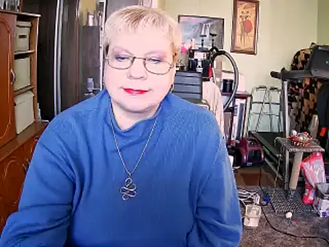 Snapshot of LOLA8888 chatting on 10.13.25 LOLA8888 online show from 10.13.25