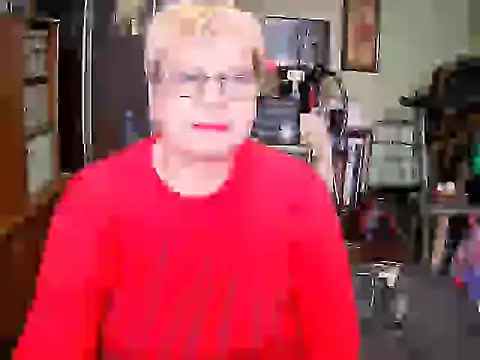 Snapshot of LOLA8888 chatting on 10.21.25 LOLA8888 online show from 10.21.25