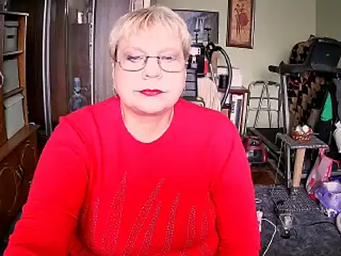 Snapshot of LOLA8888 chatting on 10.22.25 LOLA8888 online show from 10.22.25