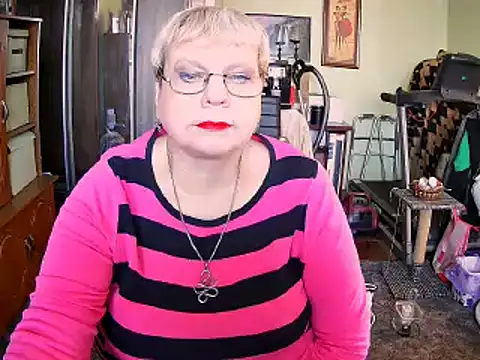 Snapshot of LOLA8888 chatting on 10.23.25 LOLA8888 online show from 10.23.25