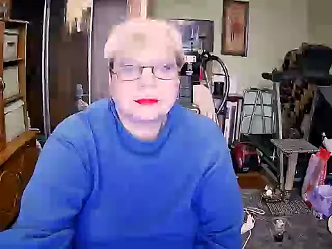 Snapshot of LOLA8888 chatting on 10.28.25 LOLA8888 online show from 10.28.25