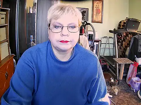 Snapshot of LOLA8888 chatting on 10.31.25 LOLA8888 online show from 10.31.25