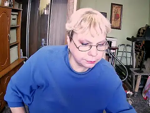 Snapshot of LOLA8888 chatting on 11.17.25 LOLA8888 online show from 11.17.25