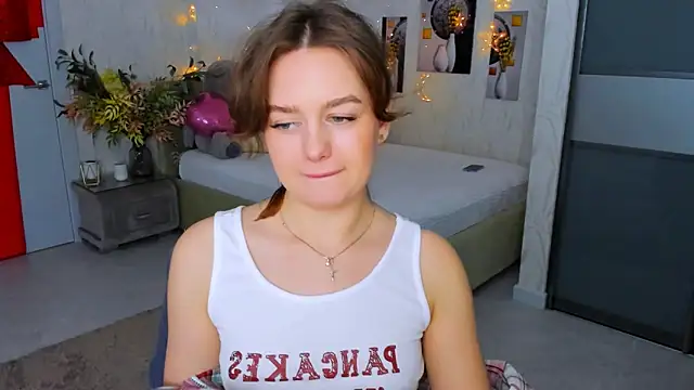 MiracleCurly online show from 03.15.25