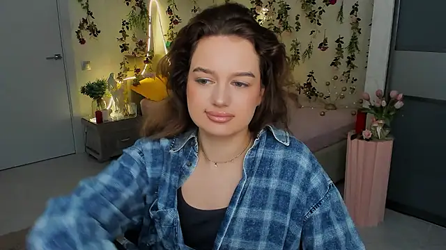 MiracleCurly online show from 02.08.26