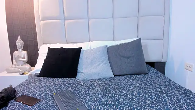 Hecatee 77 online show from 02.25.25