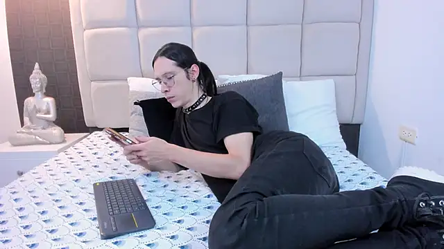 Hecatee 77 online show from 02.28.25