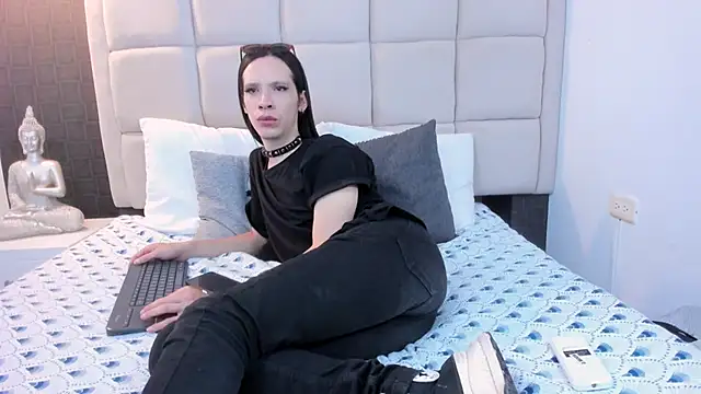 Hecatee 77 online show from 03.04.25