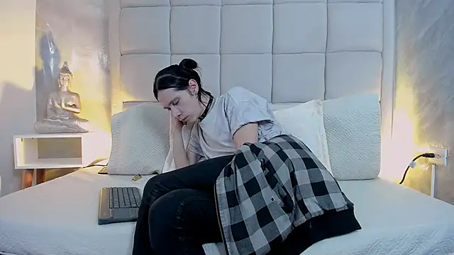 Hecatee 77 online show from 10.24.25