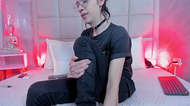 Hecatee 77 online show from 12.04.25