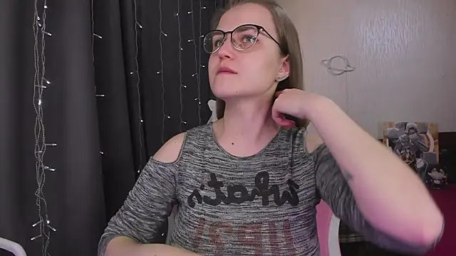 Snapshot of MissBrightShine chatting on 02.13.26 MissBrightShine online show from 02.13.26