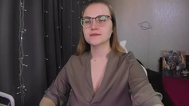 Snapshot of MissBrightShine chatting on 02.14.26 MissBrightShine online show from 02.14.26