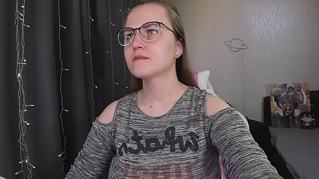 Snapshot of MissBrightShine chatting on 02.15.26 MissBrightShine online show from 02.15.26