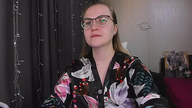 Snapshot of MissBrightShine chatting on 02.18.26 MissBrightShine online show from 02.18.26